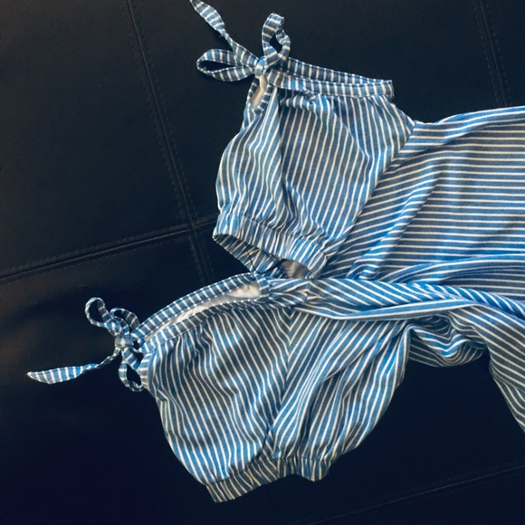 đź’ś 3 for $12 H&M Blue and White Striped Off Shoulder Top NWOT - Picture 5 of 8